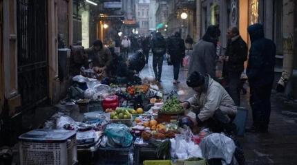 Штрафы вместо веника: в Петербурге расправятся с уличной торговлей